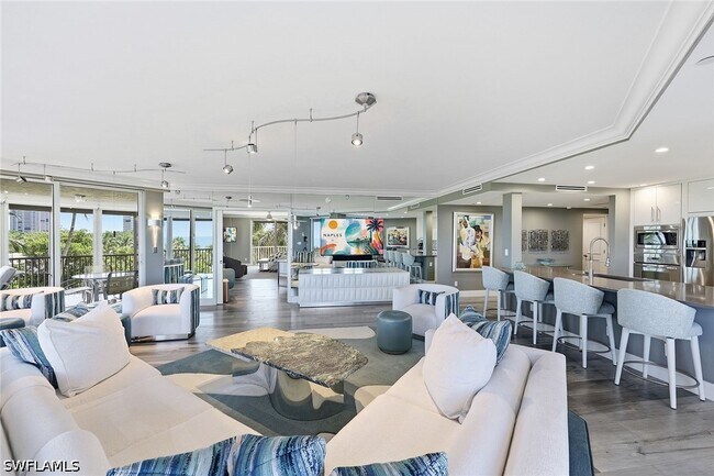 Building Photo - 8111 Bay Colony Dr
