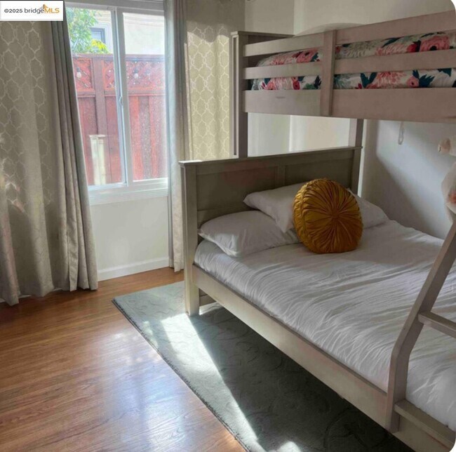 Building Photo - 640 Myrtle Ave