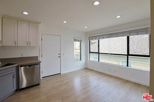 Building Photo - 1277 W 23rd St