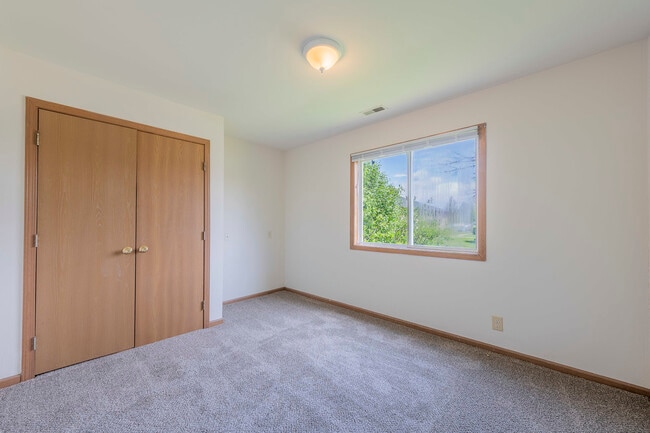 Building Photo - 915 Spiros Ct