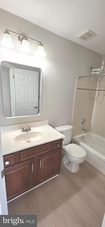 Building Photo - 676 McLeary Square SE