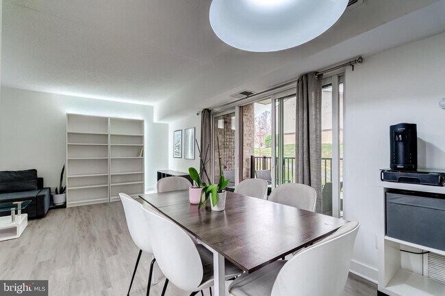 Building Photo - 11643 Stoneview Square