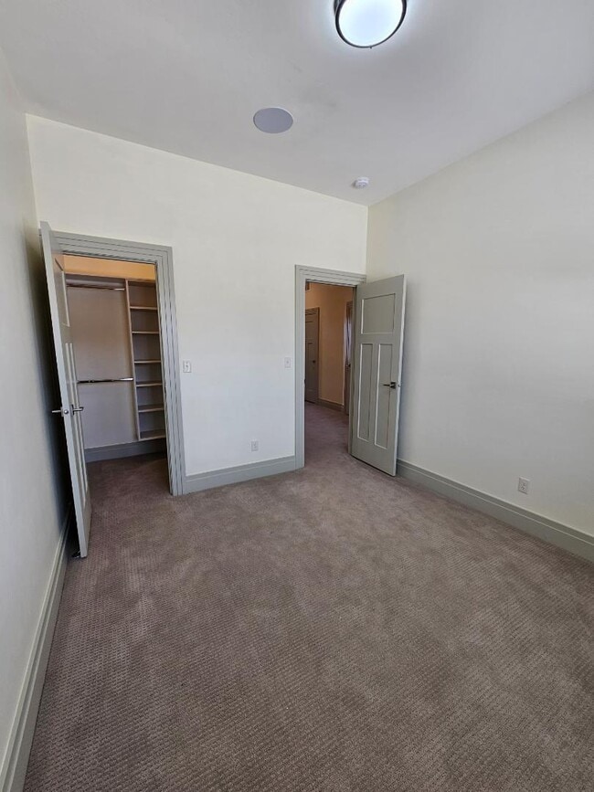 Building Photo - 876 S Lincoln Ave