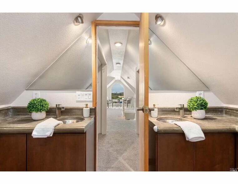 Master Bath with his/hers sinks - 500 Forest Dr