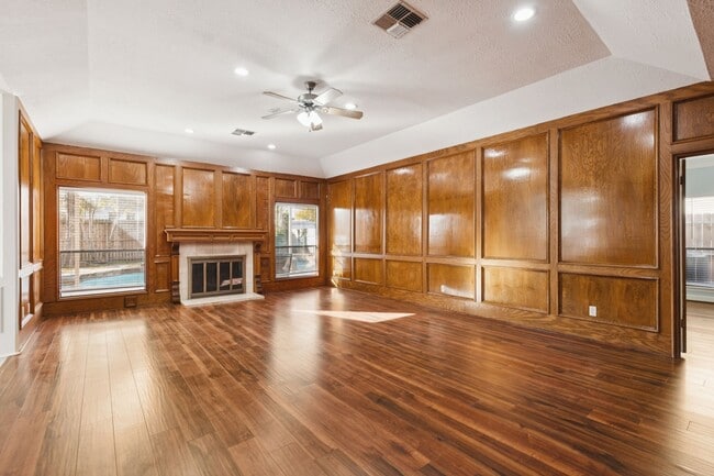 Building Photo - 14819 Walbrook Dr