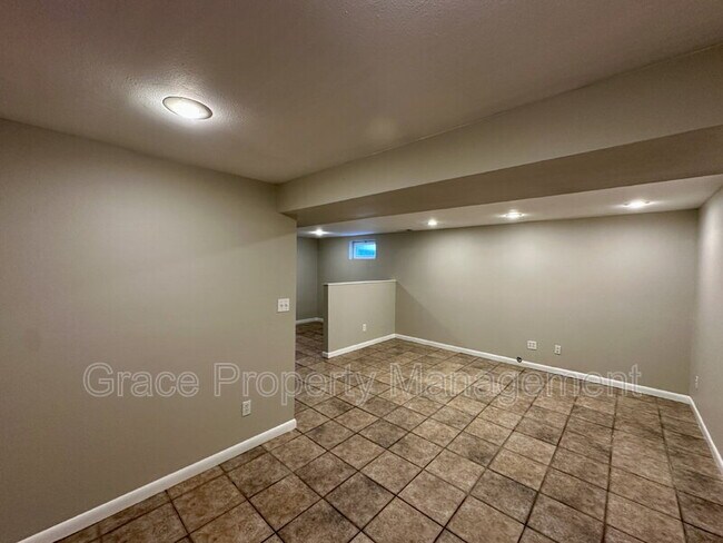 Building Photo - 852 S Quail Way