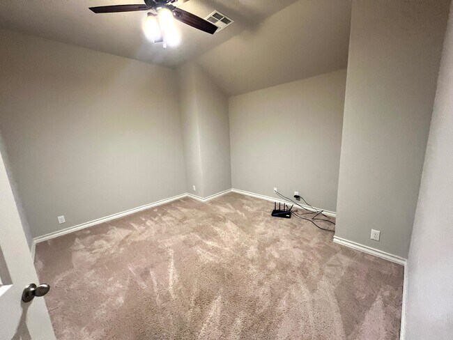 Building Photo - 9740 Innes Pl