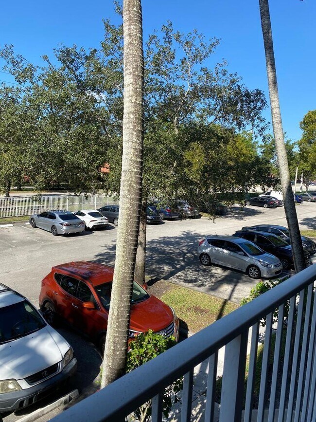 Building Photo - 631 SW 111th Ln