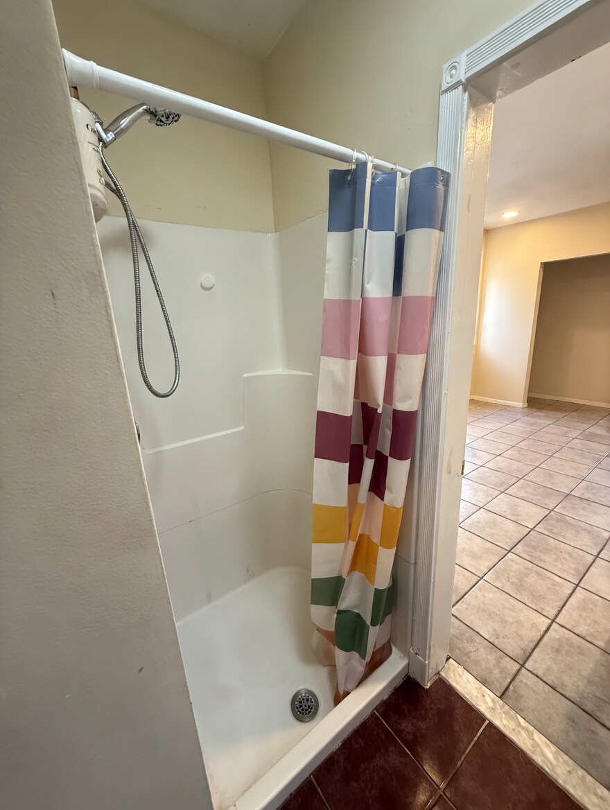 Bathroom 1 (Downstairs) - 36 Pratt St