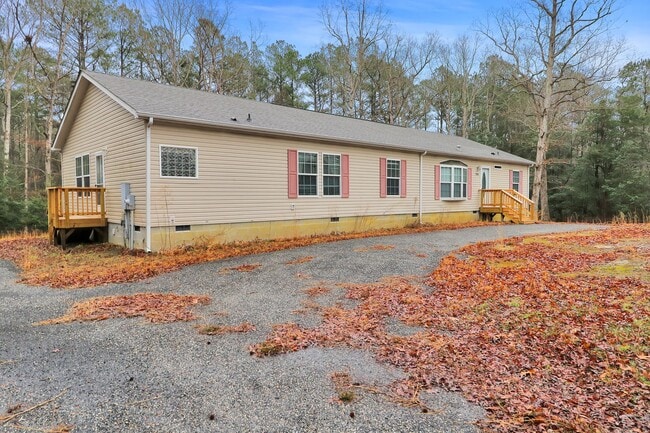 Building Photo - Country Living in New Kent County!