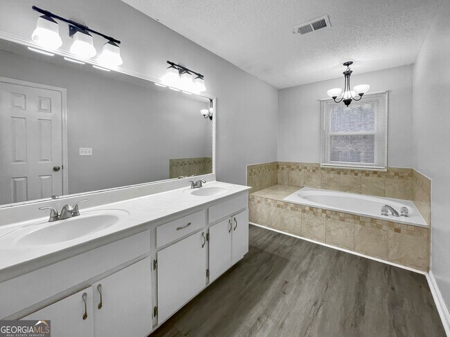 Building Photo - 3006 Ashland Ct SW