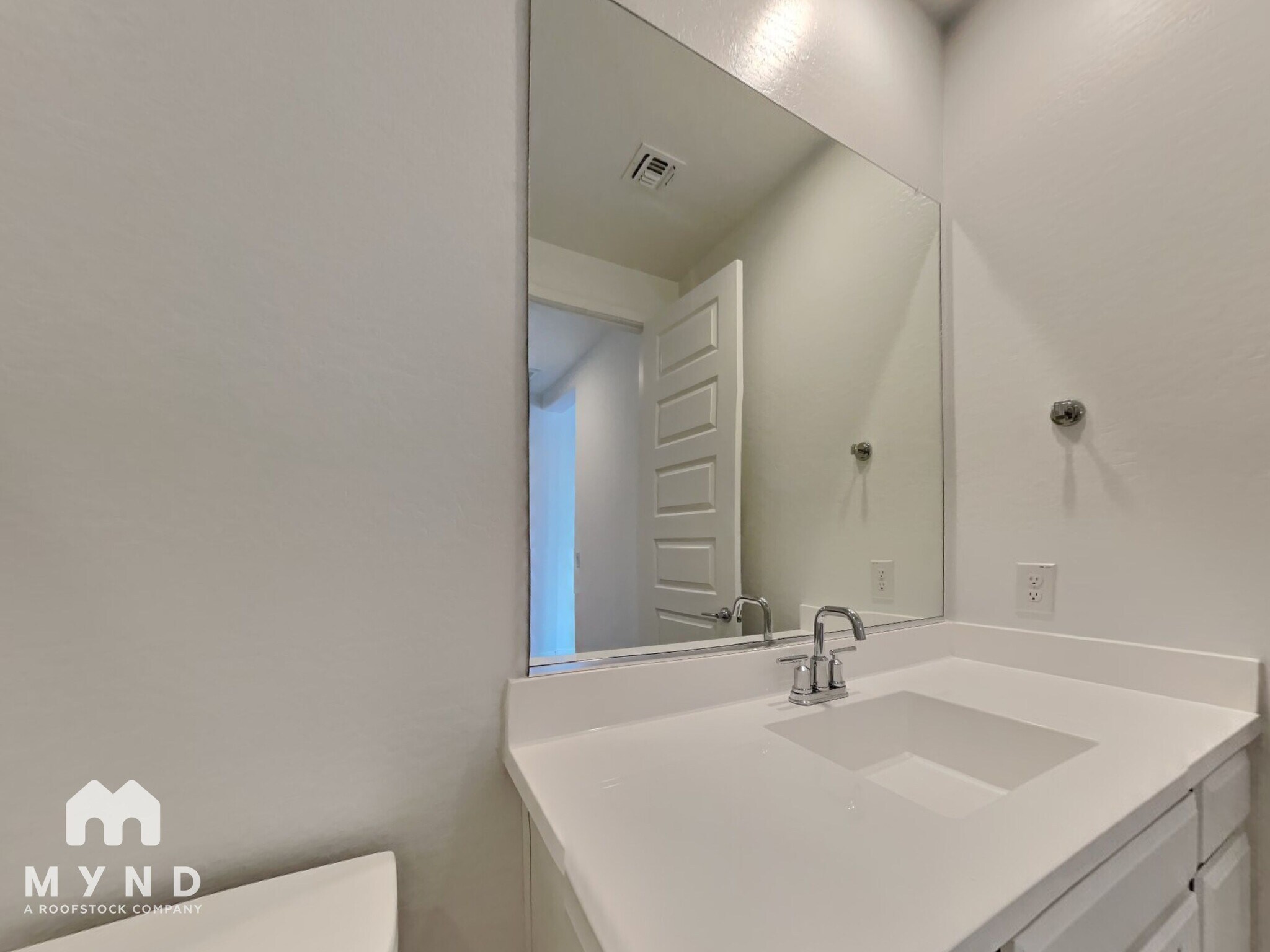 Building Photo - 438 E Diamond Dr