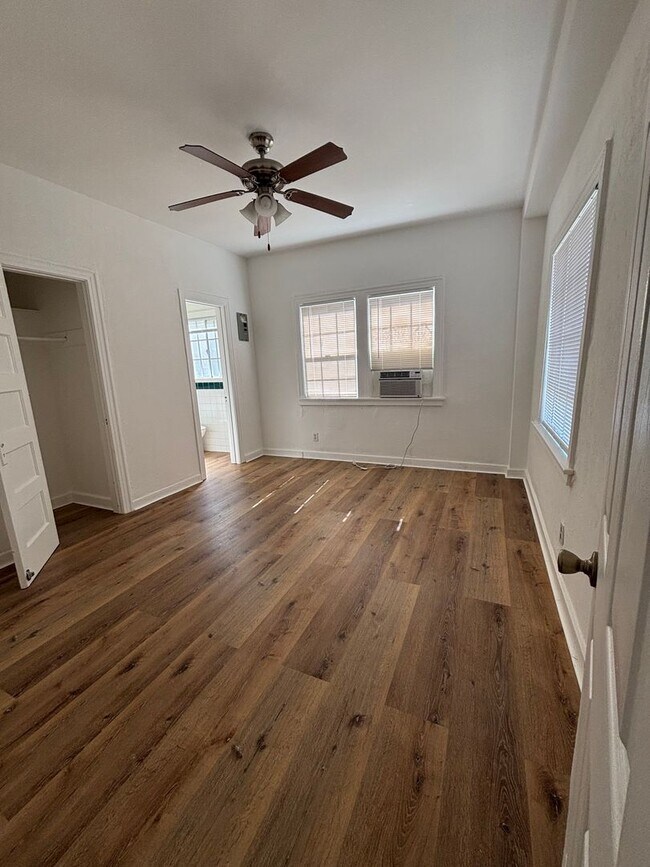 Building Photo - 10560 Fenwick St