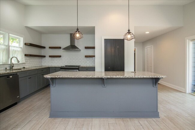 Building Photo - Beautiful 3/2.5 w/ Office Minutes From Airport and Woodward Academy!
