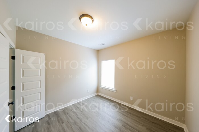 Building Photo - 8007 Shadesbrook Dr
