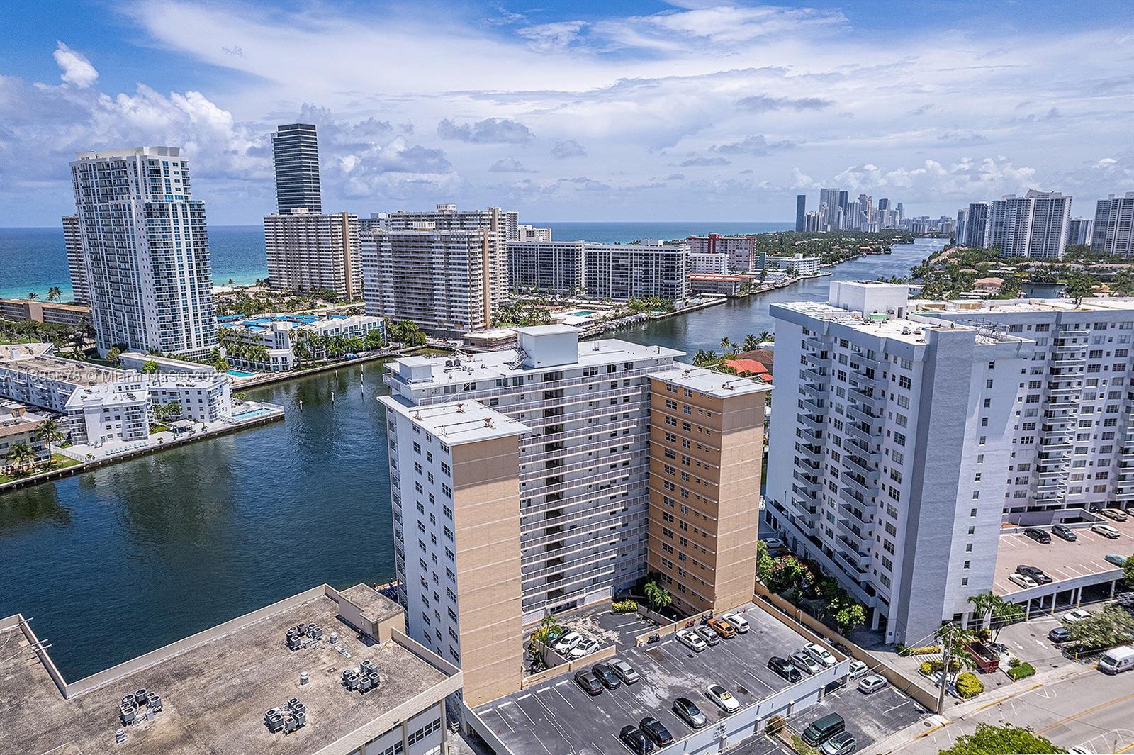 Building - 121 Golden Isles Dr