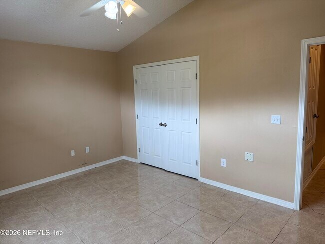 Building Photo - 5925 Round Table Rd