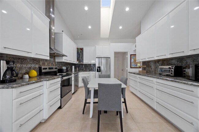 Building Photo - 8962 SE Riverfront Terrace