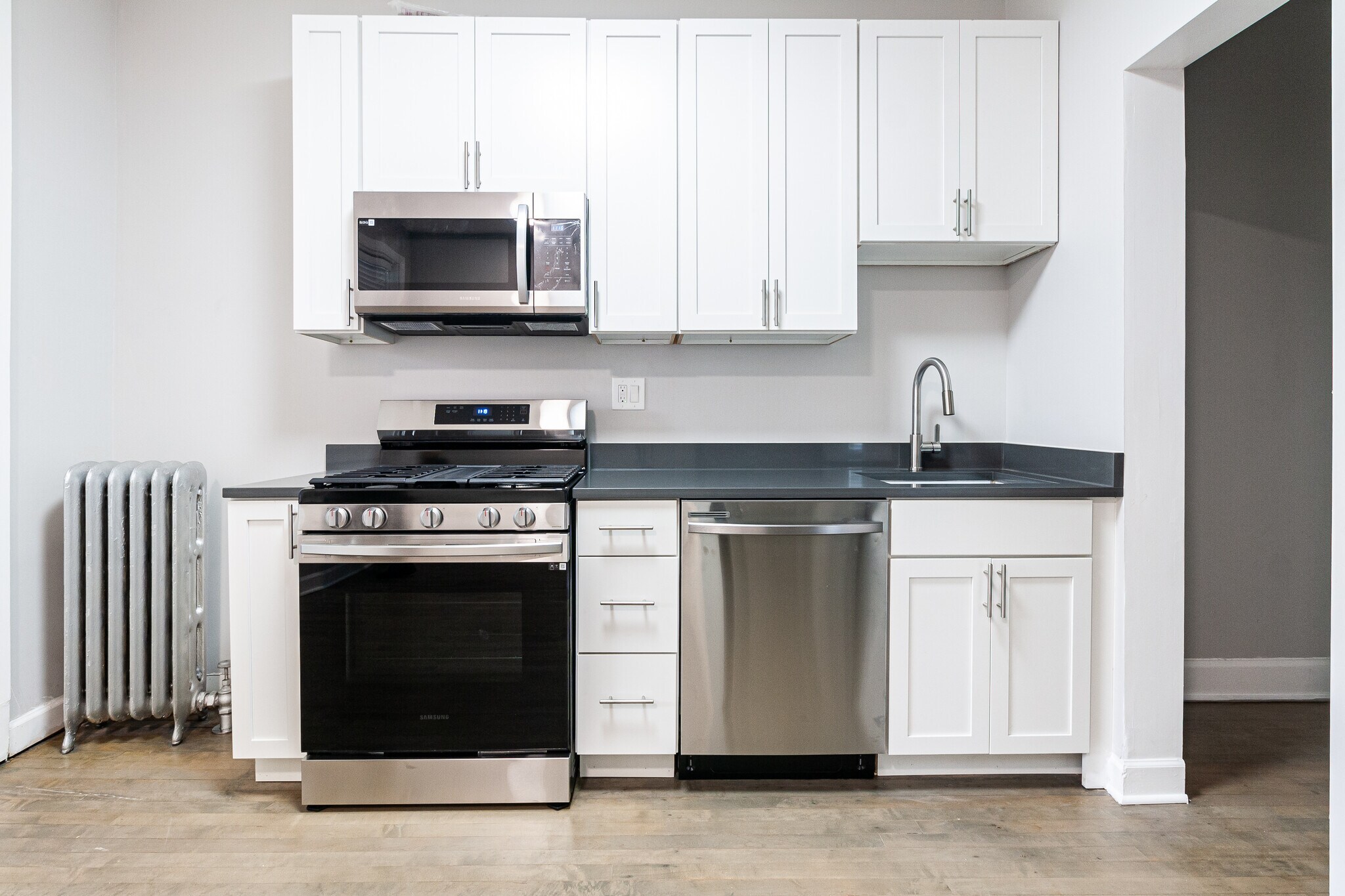 Building Photo - 1454 W Winnemac Ave