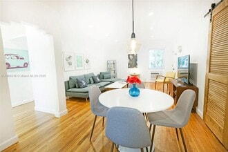 Building Photo - 10072 E Bay Harbor Dr