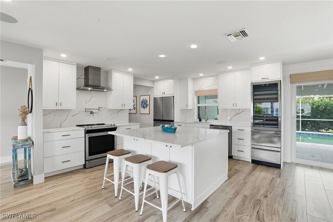 Building Photo - 6163 Plumosa Ave