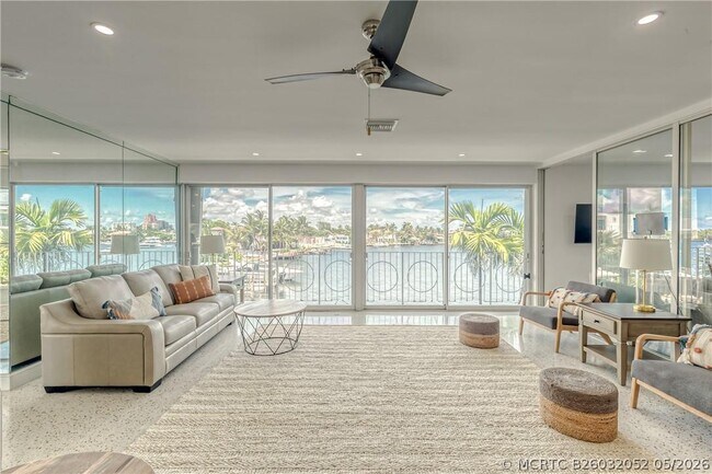 Building Photo - 2717 Yacht Club Blvd