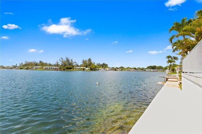 Building Photo - 5620 Lagoon Dr