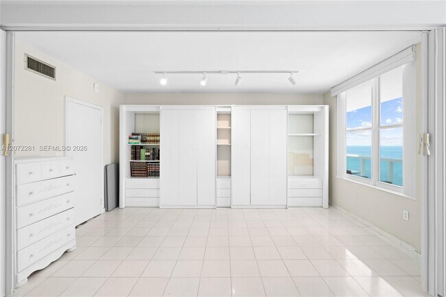 Building Photo - 5001 Collins Ave