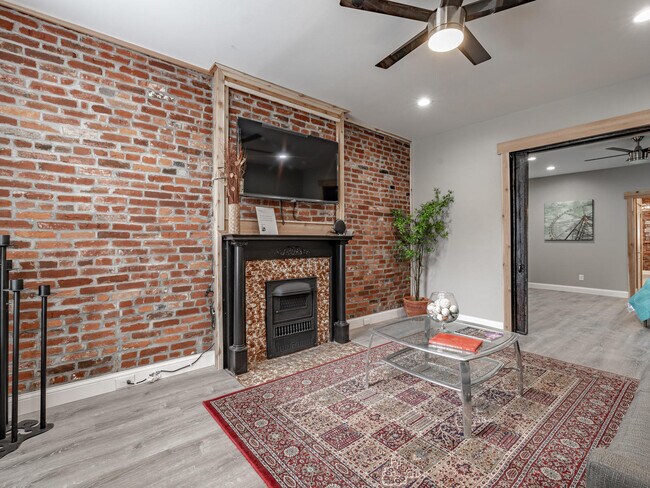 Building Photo - 3853 McRee Ave