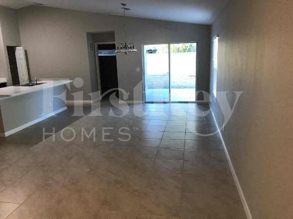 Building Photo - 931 SE Thornhill Dr