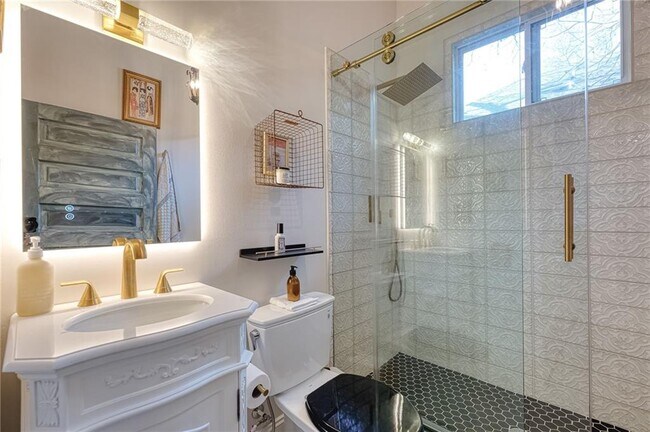 Building Photo - 85 Waddell St NE