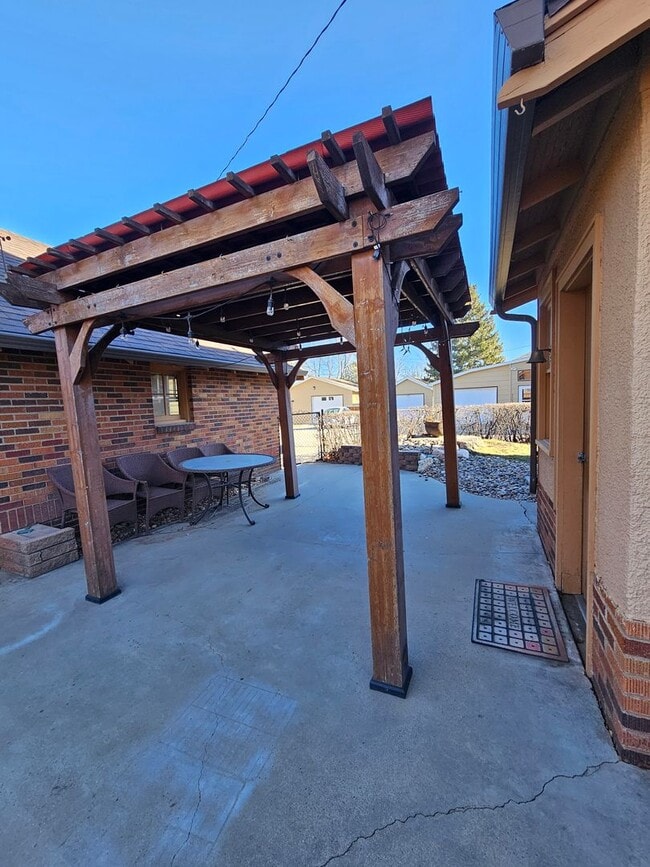 Building Photo - 4 BED | 2.5 BATH | DOUBLE GARAGE | WEST RAPID | FURNISHED