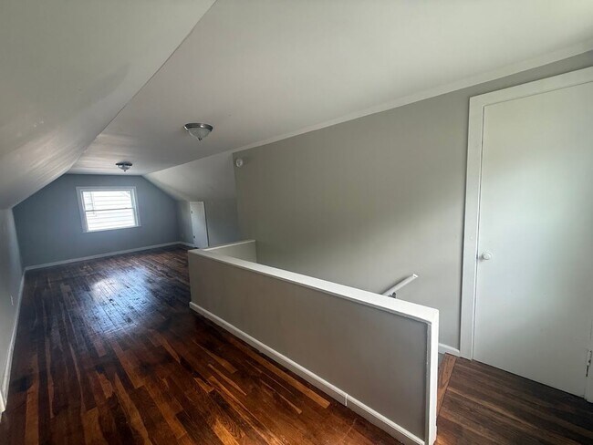 Building Photo - 778 E Archwood Ave