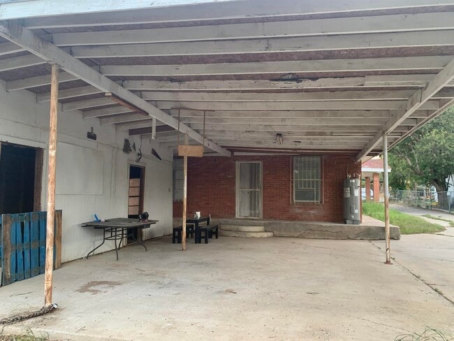 Building Photo - 3413 Pine St