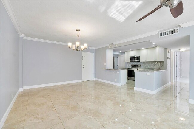 Building Photo - 405 N Ocean Blvd