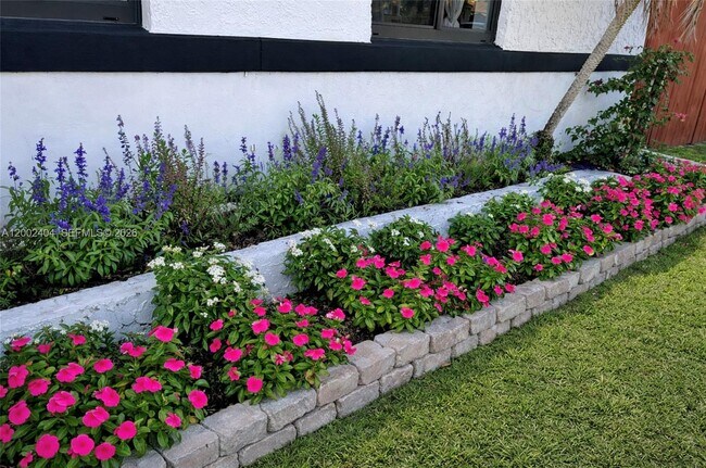 Building Photo - 581 NW 185th St