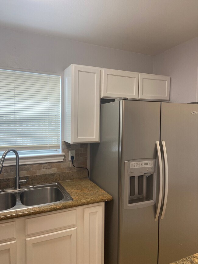 Building Photo - 3304 Twp Grove Ln