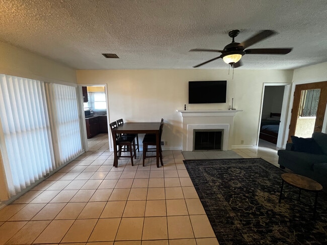 Building Photo - 2716 W 101st St