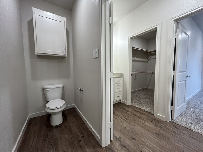 Building Photo - Gorgeous Duplex in Frenship East!