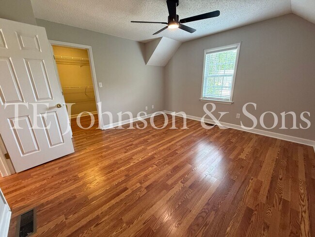 Building Photo - Spacious 3 Bedroom Home with Primary Suite on Main Level in Camden Forest