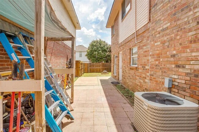 Building Photo - Spacious 4-Bedroom Home + Bonus Room with AC in Prime Lewisville Location