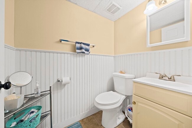 Building Photo - 95 Pilgrim Cir