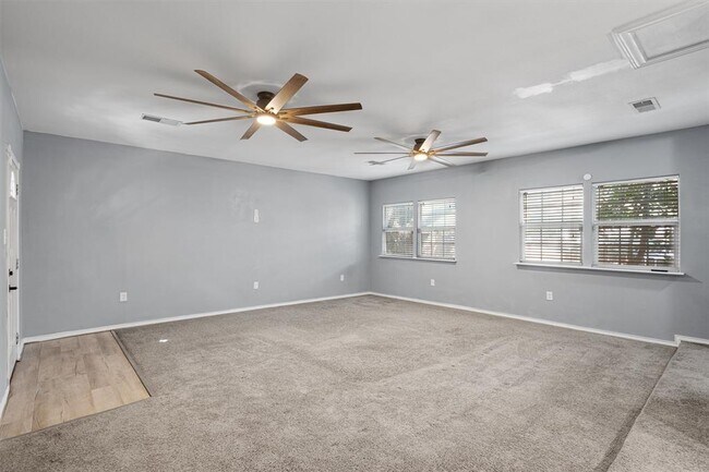 Building Photo - 5501 Spring Meadow Rd