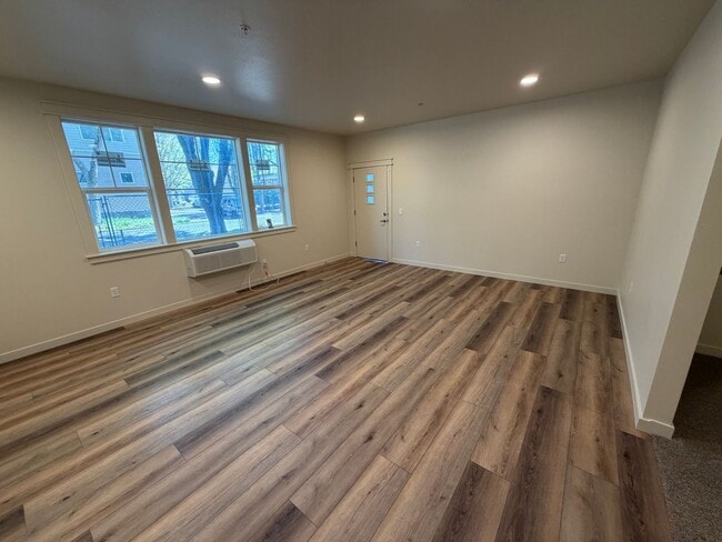 Building Photo - Brand New 2 bedroom 1.5 bath unit