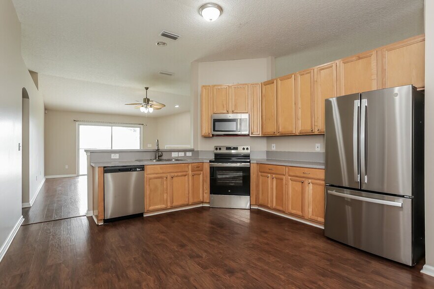 Building Photo - 14011 Crestwick Dr W