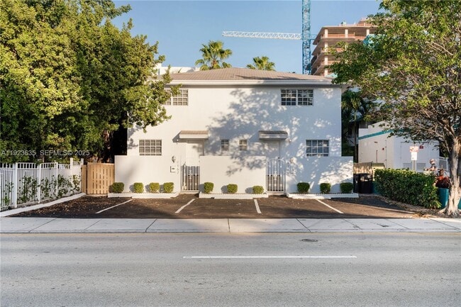 Building Photo - 9167 Harding Ave