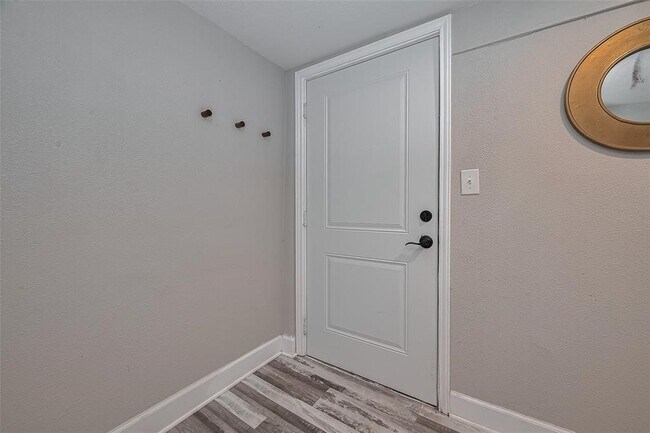 Building Photo - 1511 Scharpe St