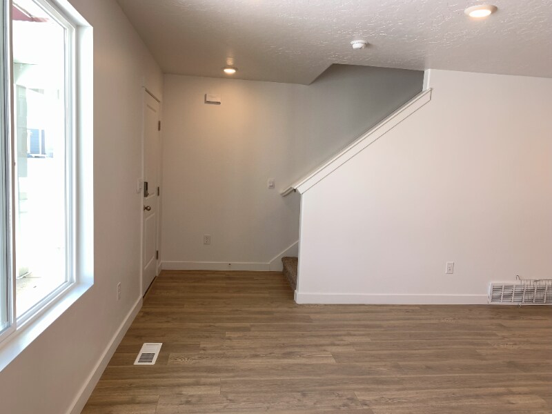 Building Photo - 1359 Oakdale Dr