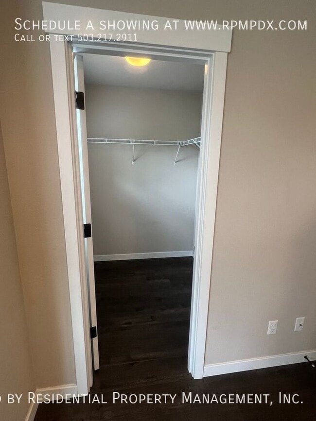 Building Photo - 14075 SW Compass Dr