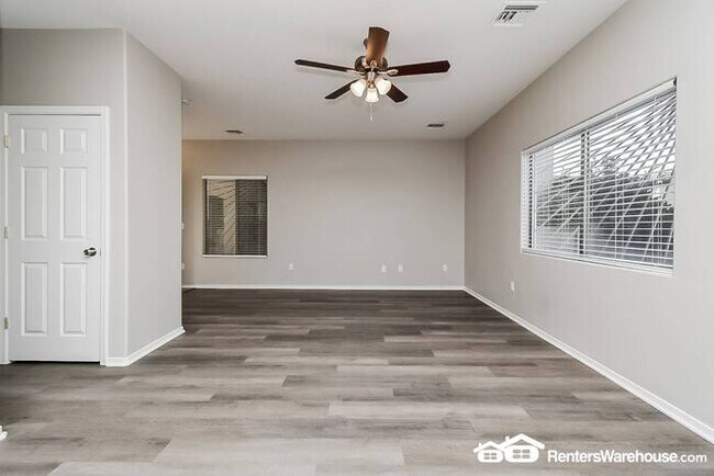 Building Photo - Spacious updated 4 Bed, 3 Bath home in Tuc...